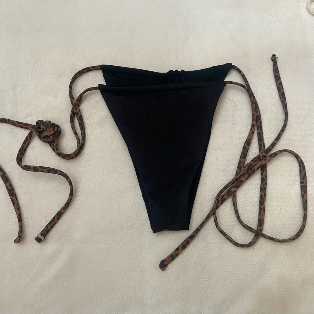 Frankies Bikinis chic black